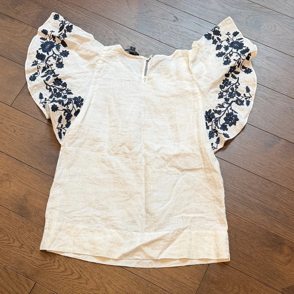 J. Crew White Top with Blue Floral Embroidery Size 0 C7-012